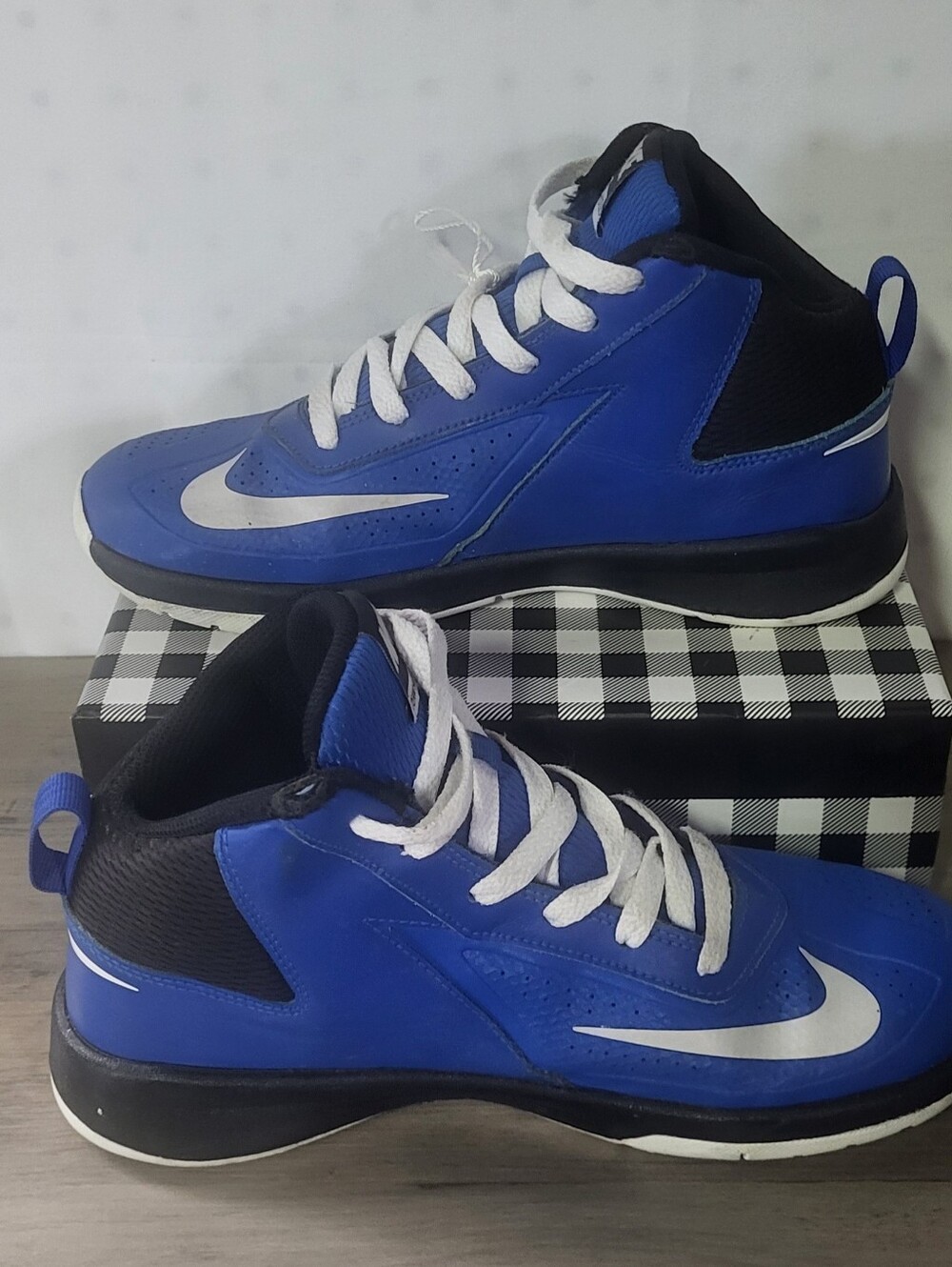 Nike Hustle D7 Boys 6y Hightops Royal Blue & Black
